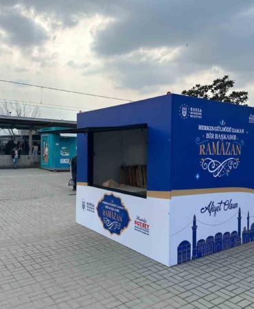Bursa Büyükşehir Belediyesi iftara yetişemeyenlerin yanında