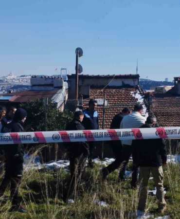 Beşiktaş’ta toprak kayması: 3 ev hasar gördü