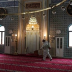 Maltepe’deki ibadethaneler Ramazan öncesi dezenfekte ediliyor