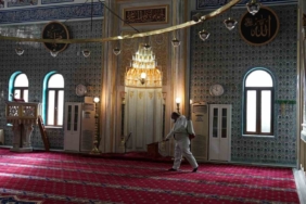 Maltepe’deki ibadethaneler Ramazan öncesi dezenfekte ediliyor
