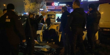 Park halindeki otomobilde başından vurulmuş halde bulundu