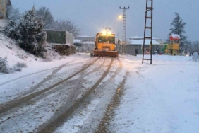 Bilecik Belediyesi karla mücadelede kesintisiz çalışıyor