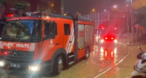 AKASYA AVM'DE YANGIN PANİĞİ