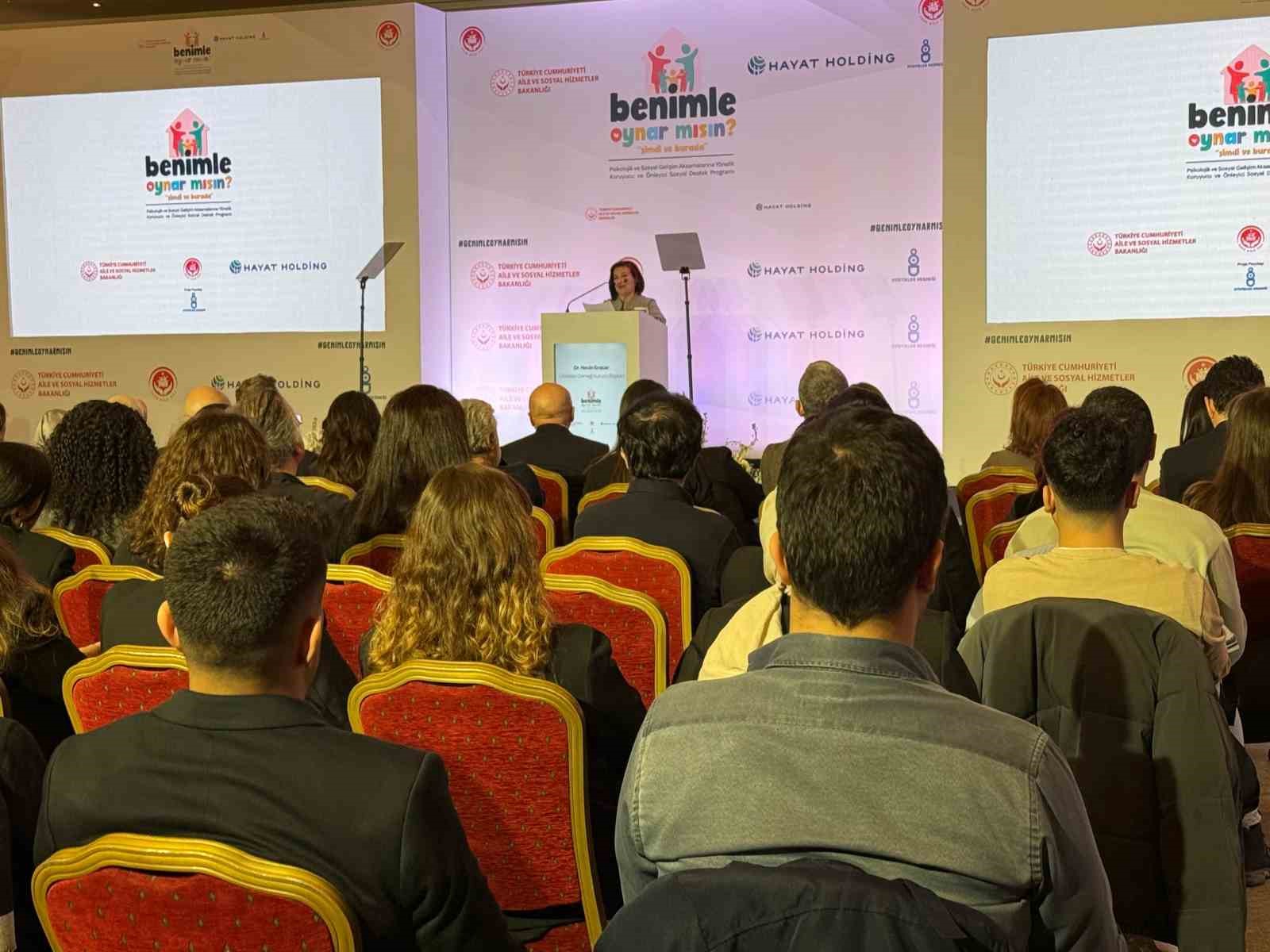 Bakan Mahinur Özdemir Göktaş: "Otizmli çocuklara ve ailelerine desteklerimizi artıracağız’’