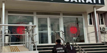 Ayvalık’ta 16 buçuk yıl kesinleşmiş hapis cezası olan uyuşturucu satıcısı yakalandı