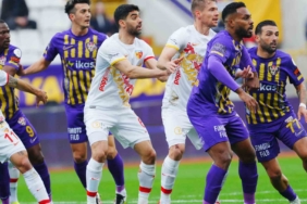 Trendyol Süper Lig: Eyüpspor: 0 - Kayserispor: 0 (İlk yarı)