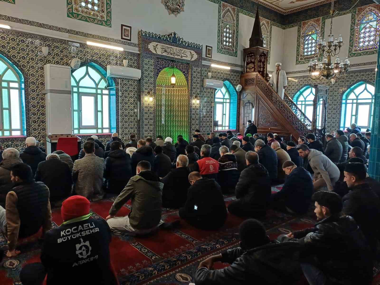 Yangında zarar gören cami yeniden ibadete açıldı