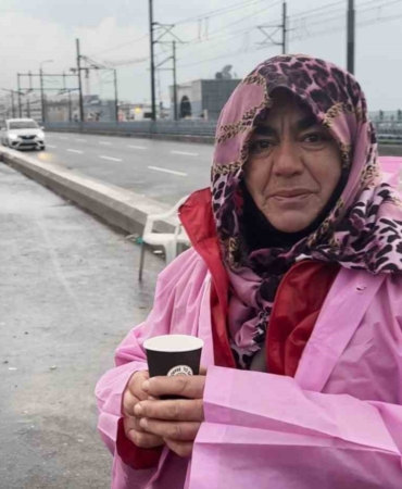 Olta balıkçıları kar soğuk dinlemedi, Galata Köprüsü’nde "rastgele" dedi