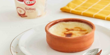 Eker, sütlü tatlılarını Ramazan ayında tüketicilere sunuyor