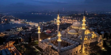 Ramazan ayının habercisi mahyalar İstanbul’u süslemeye başladı