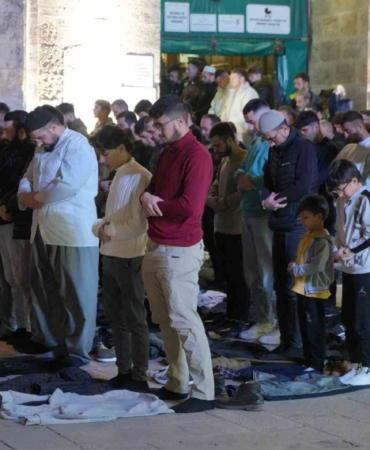 Bursalılar ilk teravih için Ulu Cami’ye koştu