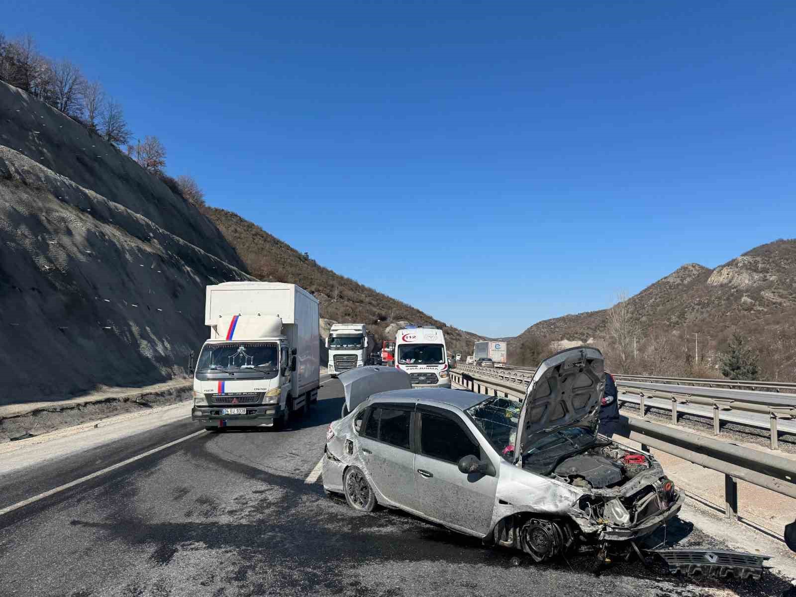Bilecik’te trafik kazası, 3 yaralı