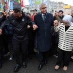 Bakan Memişoğlu, vatandaşlara balık ekmek dağıttı