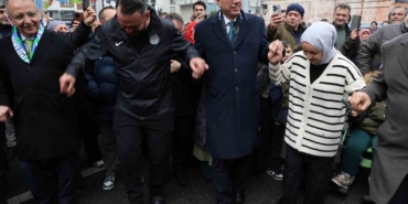 Bakan Memişoğlu, vatandaşlara balık ekmek dağıttı