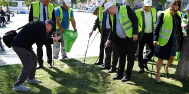 Edremit’te sokağa izmarit atanlara ceza gelecek