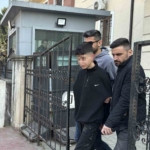 Komşu katili 16 yaşındaki çocuk ile babasının yaşadığı evde şüpheli yangın