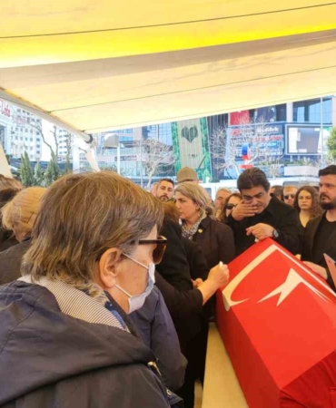 Oyuncu Şinasi Yurtsever son yolculuğuna uğurlandı