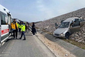 Kuzey Marmara’da kazaya karışan otomobil istinat duvarına çıktı