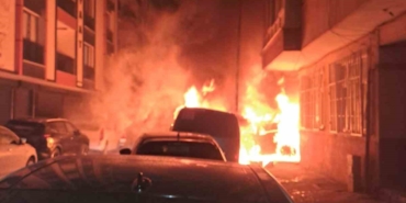Bahçelievler’de 5 araç alev topuna döndü