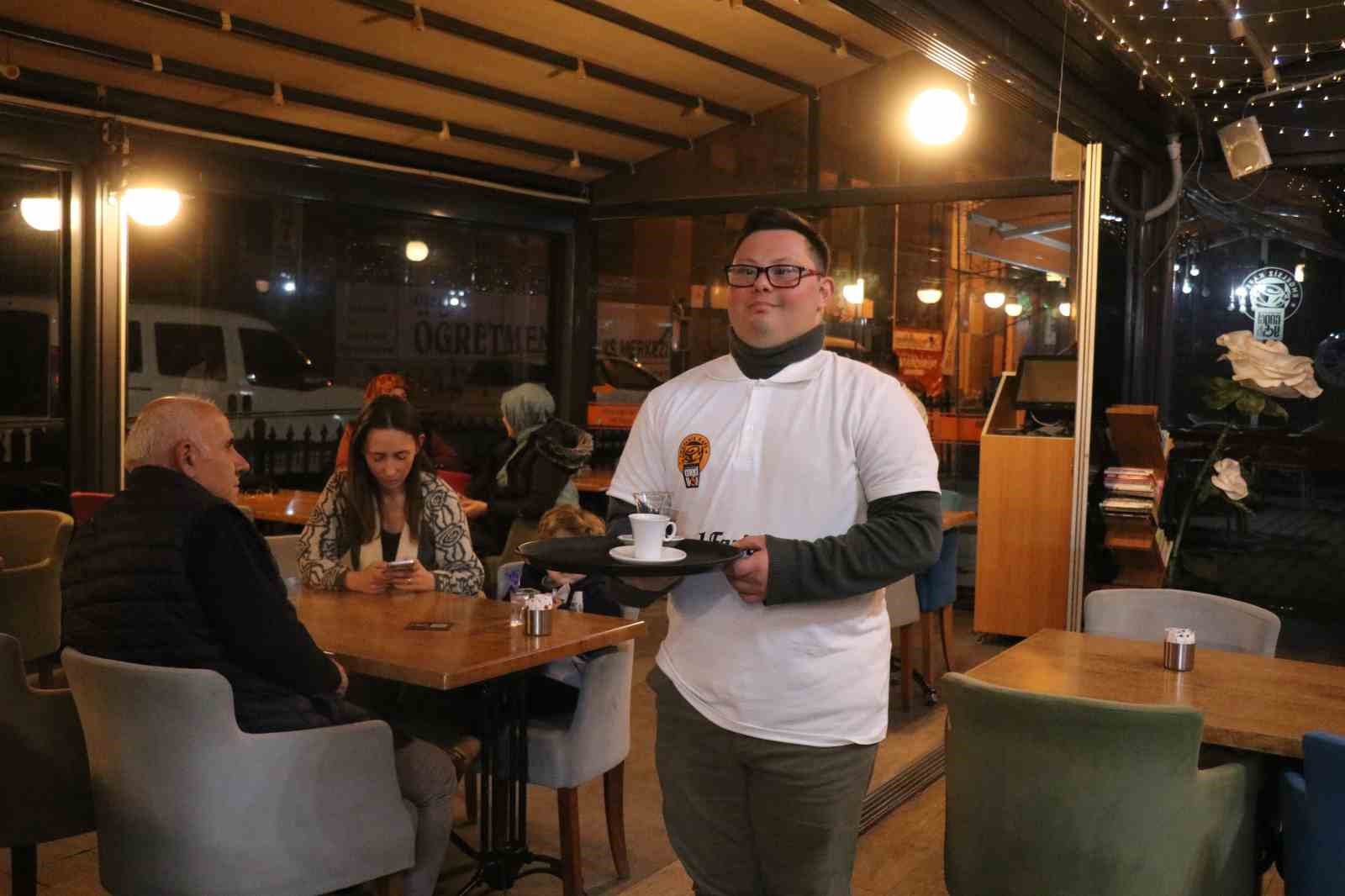 ‘Engelsiz Kafe’nin gençleri engel tanımıyor