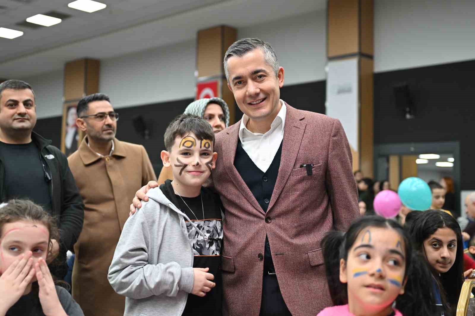 Esenyurt’ta yüzlerce çocuk aynı iftar sofrasında buluştu