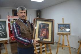 Gittiği sergiden etkilendi, şimdi kendi sergisini açtı