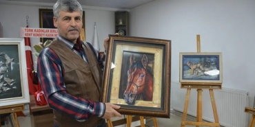 Gittiği sergiden etkilendi, şimdi kendi sergisini açtı