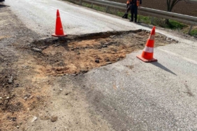 Polis ile ehliyetsiz gencin kovalamacası kamerada...