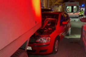 Alkollü ve ehliyetsiz kadın sürücü kamyonete çarptı: 5 yaralı