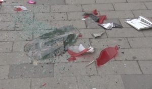 Avcılar’da kamyonetin 4 araca çarptığı kaza güvenlik kamerasında