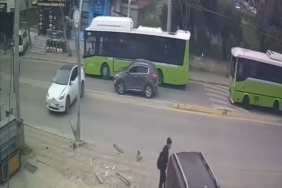 U dönüşü yapan Tesla sürücüsü faciaya sebep oluyordu