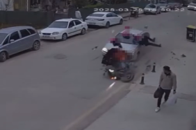 Yalova’da otomobilin motosikletle çarpıştığı kaza kamerada