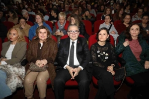 Eyüpsultan Belediyesi’nin 8 Mart’a özel düzenlediği etkinlikte Sumru Yavrucuk sahne aldı