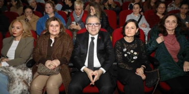 Eyüpsultan Belediyesi’nin 8 Mart’a özel düzenlediği etkinlikte Sumru Yavrucuk sahne aldı