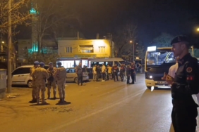 Bursa’da yol verme kavgasına mahalleli karıştı, ortalık savaş alanına döndü