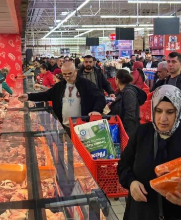Ramazan ayında yarı yarıya düşen kıyma fiyatına hücum ettiler