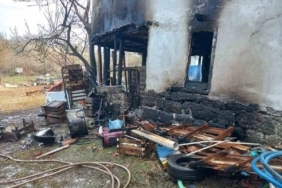 Gönen’de ahşap ev alevlere teslim oldu