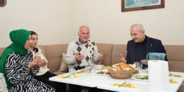 Başkan Büyükgöz hemşehrilerinin hanelerine konuk oluyor