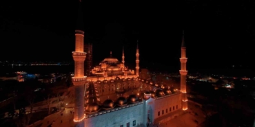 İstanbul’daki camilerde Kadir Gecesi yoğunluğu havadan görüntülendi