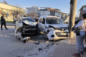 Bursa’da iki araç çarpıştı: 1 yaralı