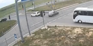 Edirne’de Yunan sürücünün motosiklete çarptığı kaza kamerada