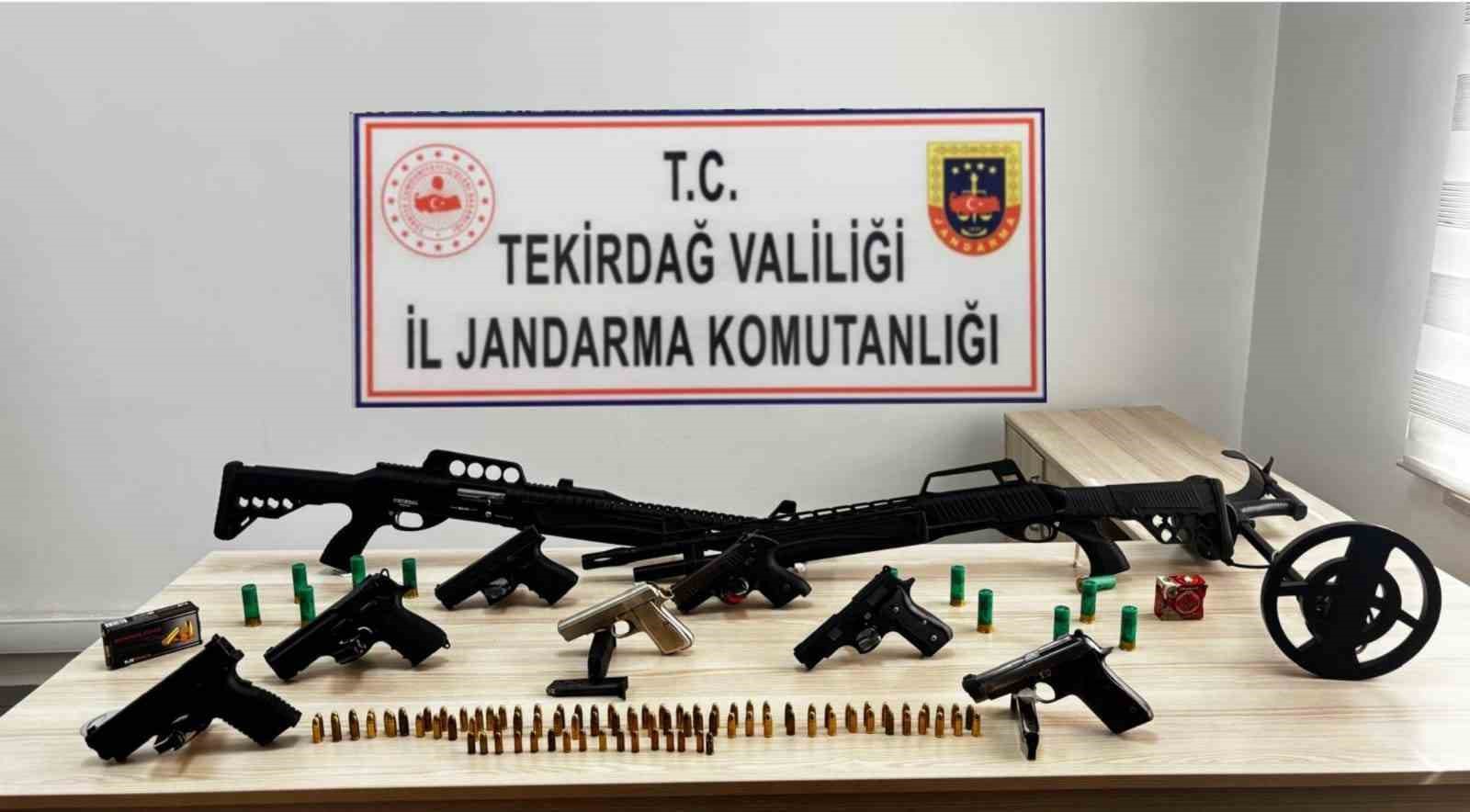 Tekirdağ’da jandarmadan kaçakçılık ve silah operasyonları