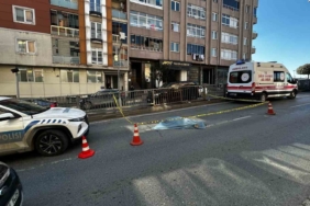 Bayrampaşa’da feci kaza kamerada: Yolun karşına geçen yayaya çarpıp kaçtı, kısa sürede yakalandı