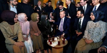 Cumhurbaşkanı Erdoğan, İstanbul’da gençlerle bir araya geldi