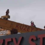 Tuzla tersanede grev: İşçiler kule vince çıktı