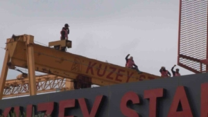 Tuzla tersanede grev: İşçiler kule vince çıktı