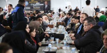 Binlerce vatandaş Eyüpsultan’da dev iftar sofrasında buluşuyor