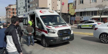 Motosiklet sürücüsü yayaya çarptı