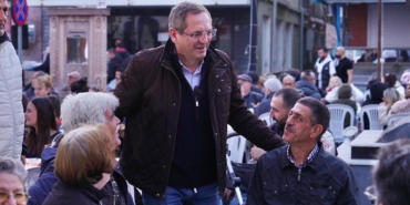 Ayvalık’ta belediyenin verdiği iftara binlerce kişi katıldı