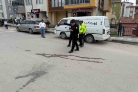 9 yaşındaki çocuğa okulun önünde otomobil çarptı